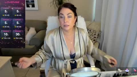 Snapshot of kierareines chatting on December 22, 6:48 pm Kiera Reines online show from December 22, 6:48 pm