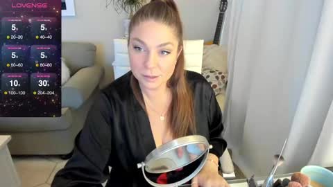 Snapshot of kierareines chatting on February 3, 6:49 pm Kiera Reines online show from February 3, 6:49 pm