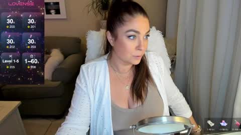 Snapshot of kierareines chatting on December 21, 2:52 am Kiera Reines online show from December 21, 2:52 am