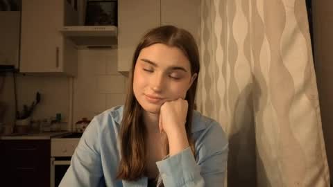 Ola my name is Lissa  Lets hit 10 Thumbs Up together   online show from April 5, 4:06 pm