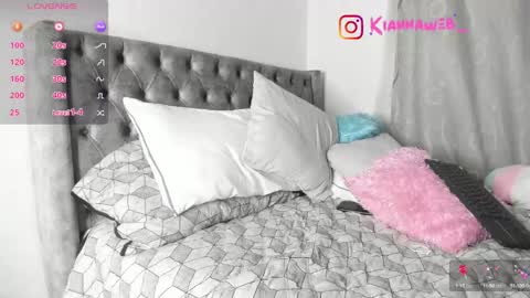 INSTAGRAM Kiannaweb  online show from January 22, 1:53 am