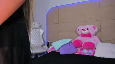 KIM COOPER online show from March 4, 10:13 am