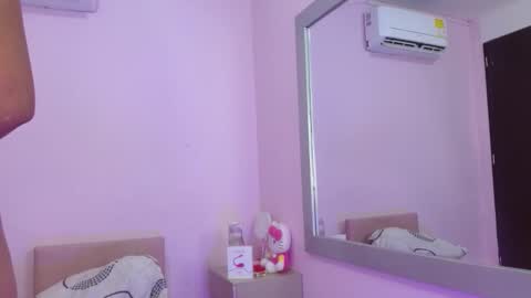 Snapshot of kiitty_horny_ chatting on October 6, 12:22 pm Melody online show from October 6, 12:22 pm