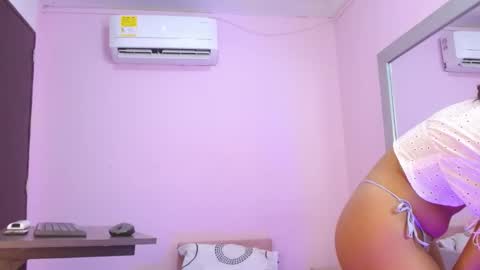 Snapshot of kiitty_horny_ chatting on September 18, 12:58 pm Melody online show from September 18, 12:58 pm