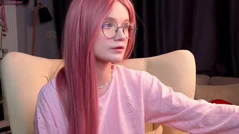 kiki_blue_eyes online show from January 15, 4:29 am