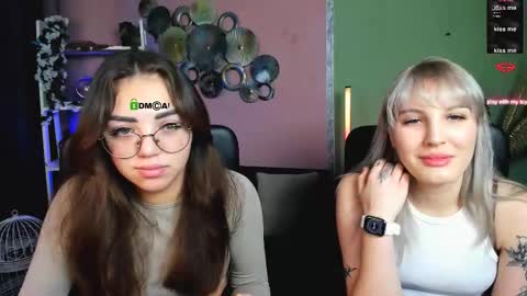 kiki_swan online show from December 4, 7:10 am