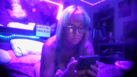kikilovespartylights online show from July 10, 8:59 am
