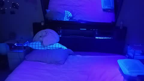 kikilovespartylights online show from February 25, 7:42 am