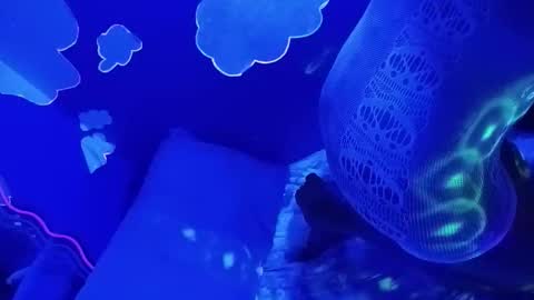 kikilovespartylights online show from March 22, 10:10 am