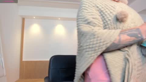 Kim online show from December 11, 10:47 am