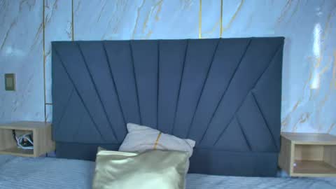 kim  online show from October 6, 9:19 pm