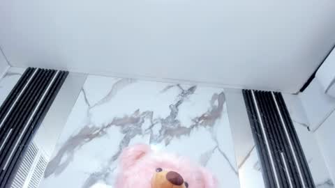 K I M online show from September 30, 2:44 pm