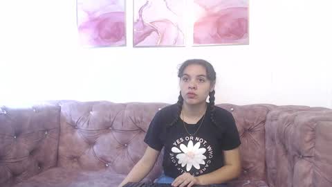 Snapshot of kim_lennon chatting on February 15, 11:28 am K I M online show from February 15, 11:28 am