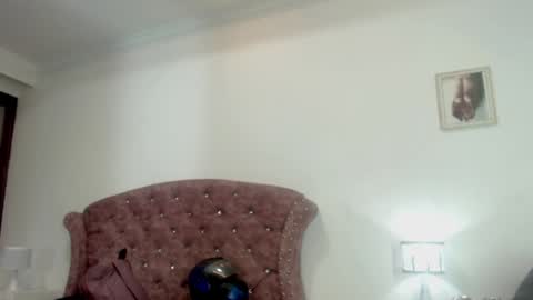 Snapshot of kim_lennon chatting on February 5, 11:44 am K I M online show from February 5, 11:44 am
