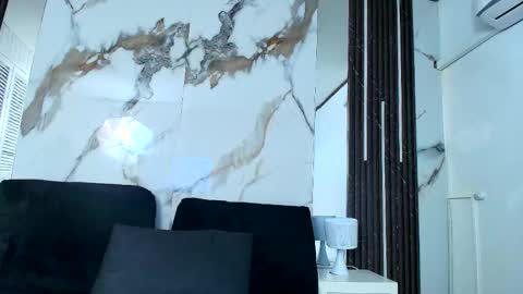 K I M online show from October 31, 8:35 pm