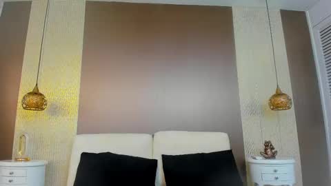 K I M online show from October 12, 11:45 am