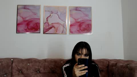 Snapshot of kim_lennon chatting on January 12, 11:07 am K I M online show from January 12, 11:07 am