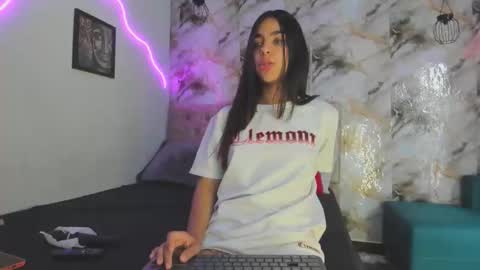 kim online show from April 11, 4:21 pm