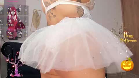 Snapshot of kim_thompson_ chatting on October 31, 11:25 am kim online show from October 31, 11:25 am