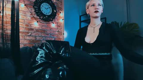 Kim online show from November 8, 11:59 am