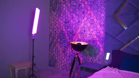 Kim online show from March 24, 2:11 pm