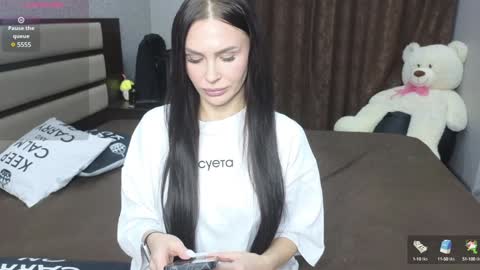 KIm online show from December 15, 2:27 pm