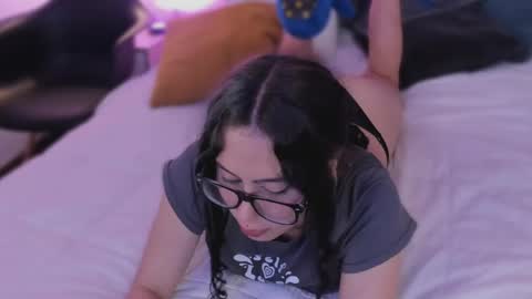 kimdyy_ online show from April 30, 9:08 pm