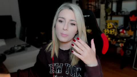 Wolfs Girl online show from September 23, 4:49 pm