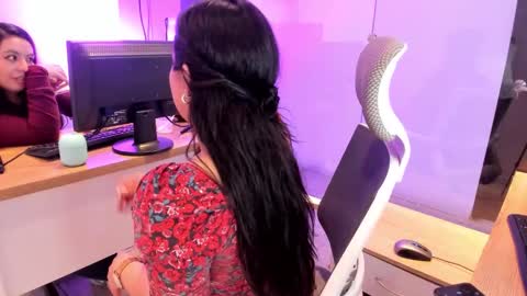 Snapshot of kimkalifa chatting on October 17, 2:53 pm Camila online show from October 17, 2:53 pm