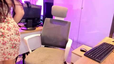 Snapshot of kimkalifa chatting on October 25, 2:14 pm Camila online show from October 25, 2:14 pm