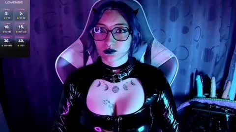   online show from September 25, 1:32 pm