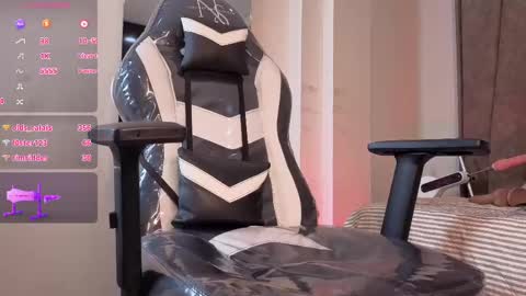 kimm_jones online show from October 18, 8:43 pm