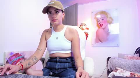 kimmberly_saenz_ online show from December 30, 9:40 pm