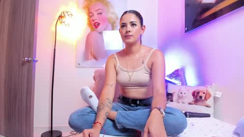kimmberly_saenz_ online show from January 15, 9:51 pm
