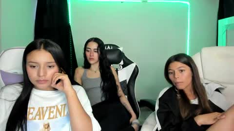 Snapshot of kimmi_foxy chatting on February 20, 11:10 pm kimmi online show from February 20, 11:10 pm