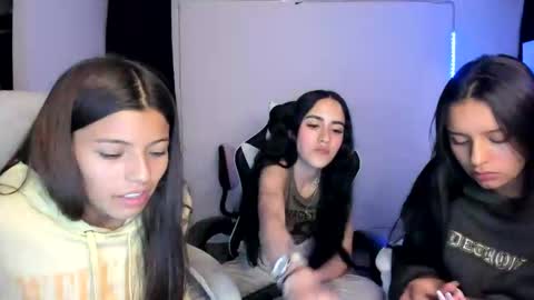 Snapshot of kimmi_foxy chatting on February 10, 11:34 pm kimmi online show from February 10, 11:34 pm