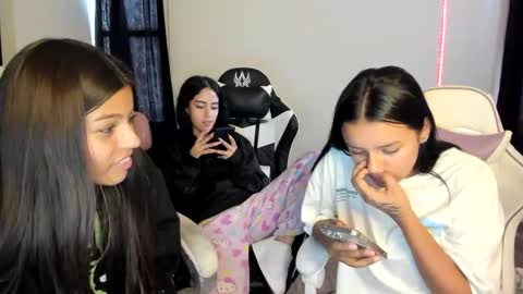 Snapshot of kimmi_foxy chatting on February 24, 10:25 pm kimmi online show from February 24, 10:25 pm