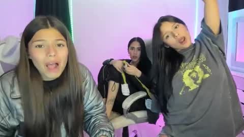 Snapshot of kimmi_foxy chatting on December 17, 10:54 pm kimmi online show from December 17, 10:54 pm