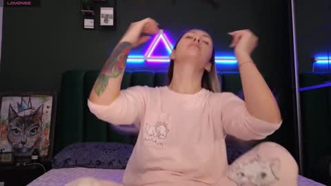 Kimmie online show from December 19, 6:01 pm