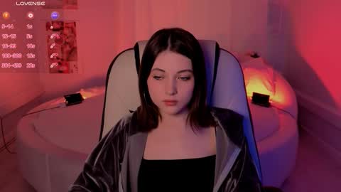  Your Kimmie  follow me  online show from October 18, 8:28 am