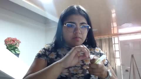 Kimmy online show from December 3, 7:44 pm