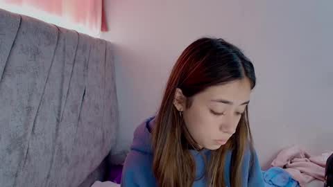 kimm online show from October 22, 4:34 pm