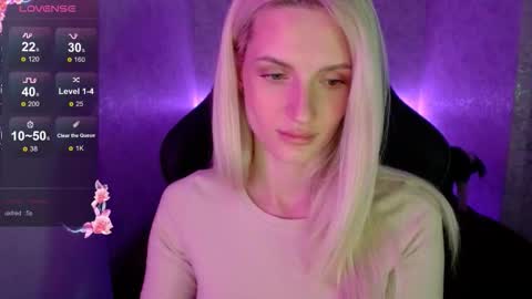 Snapshot of kimmysnowelite chatting on October 17, 4:48 am KimmySnow online show from October 17, 4:48 am