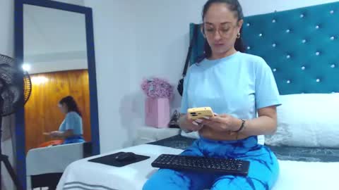 Kim online show from December 2, 2:41 pm