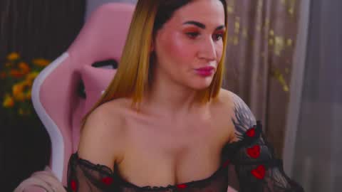 Snapshot of kimskye chatting on February 24, 12:49 am KimSkye online show from February 24, 12:49 am