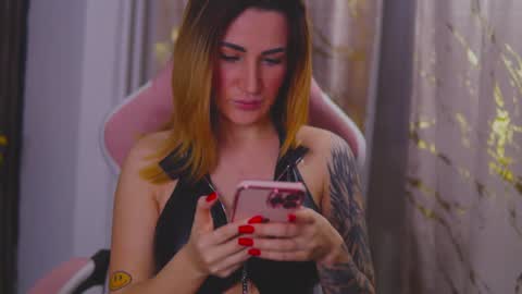 Snapshot of kimskye chatting on February 7, 10:30 pm KimSkye online show from February 7, 10:30 pm
