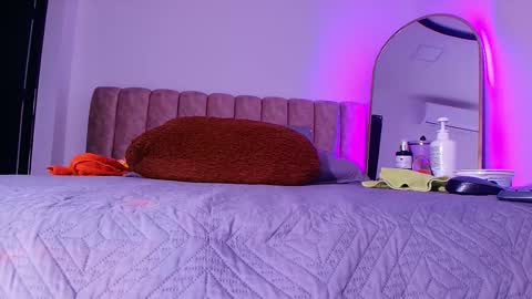 Bella online show from March 25, 3:01 am