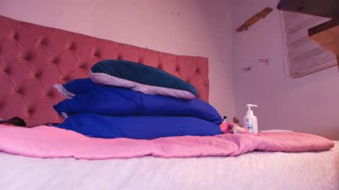 Snapshot of king_bella_ chatting on December 22, 3:00 am Bella online show from December 22, 3:00 am