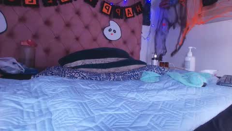 Snapshot of king_bella_ chatting on October 29, 3:22 am Bella online show from October 29, 3:22 am