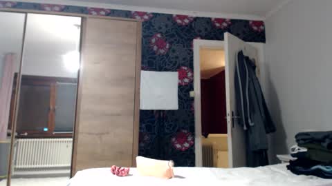 sexysexyhotwetpinkredpussy online show from November 21, 4:53 pm